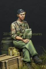 Alpine Miniatures[AM35099]German Panzer Officer in Summer