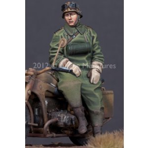 Photo: Alpine Miniatures[AM35142]German Motorcycle Driver