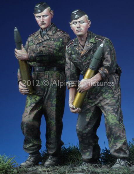 Photo1: Alpine Miniatures[AM35135]SS Panzer Crew Kursk Set (2 Figures) (for Pz.IV, StuG III/IV, JgdPz. IV, Hetzer, etc.)